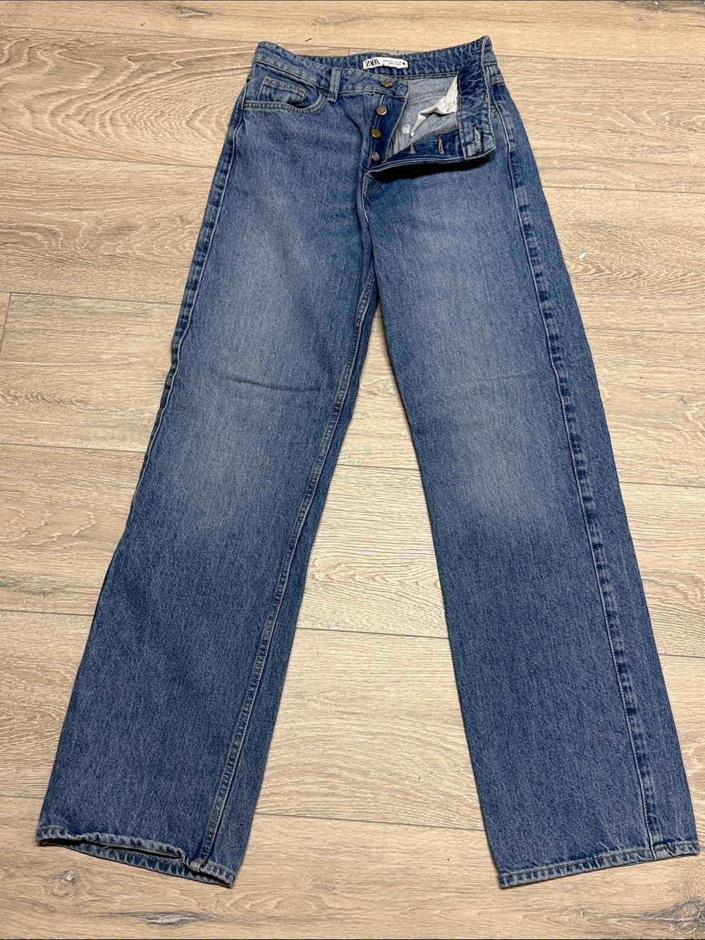Zara Men Relaxed Jeans in Washed Blue